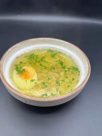 Суп-лапша домашняя с отварной курочкой