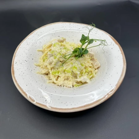 Спагетти с курочкой в сливочном сусе