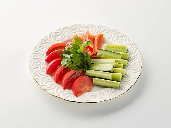 Ассорти из свежих овощей