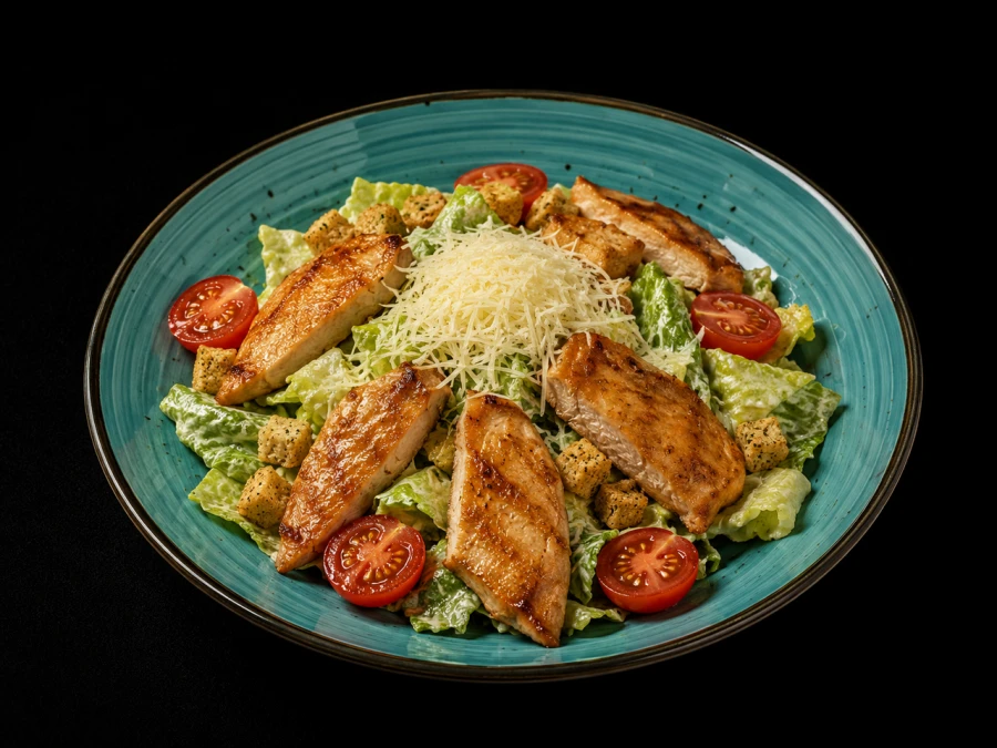 Салат Цезарь с курицей