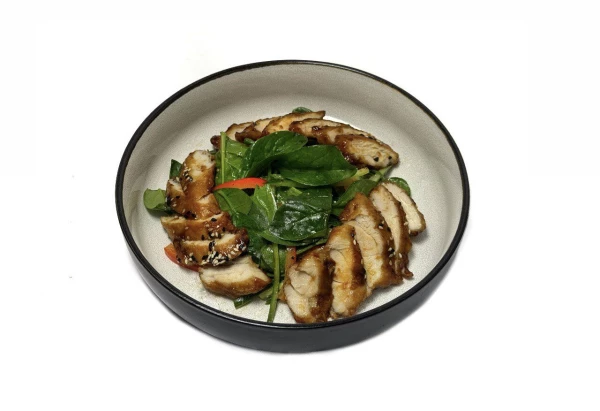 Салат с курицей Карааге