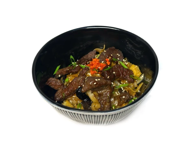 Рисовая лапша с говядиной в устричном соусе