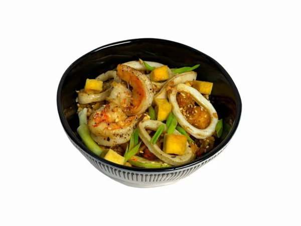 Рис с креветками и кальмаром Пад Тай