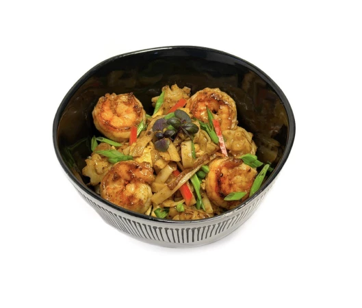 Лапша с креветками и кальмаром Пад Тай