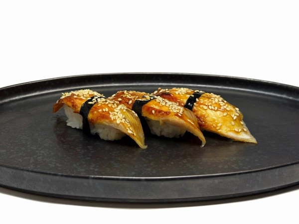 Суши с угрем