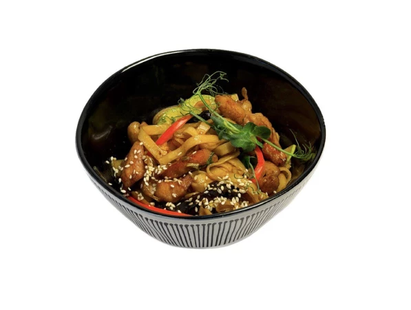 Удон с курицей в соусе терияки