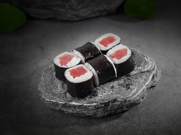 Ролл с тунцом