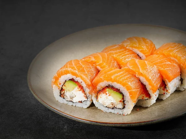 Филадельфия с угрем и авокадо