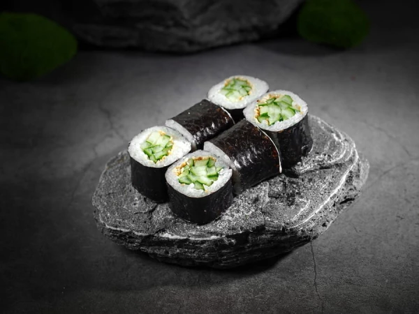 Ролл с огурцом