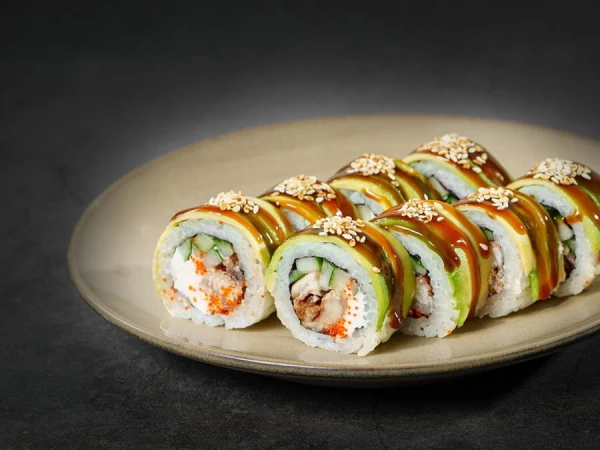 Угорь в нежном авокадо