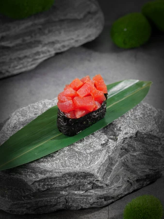 Гункан с тунцом