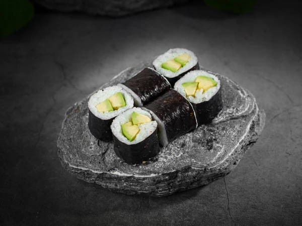 Маки ролл с авокадо