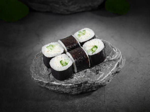 Маки ролл с крабом и огурцом острый