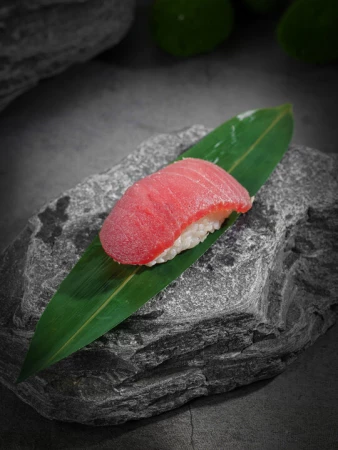 Суши с тунцом