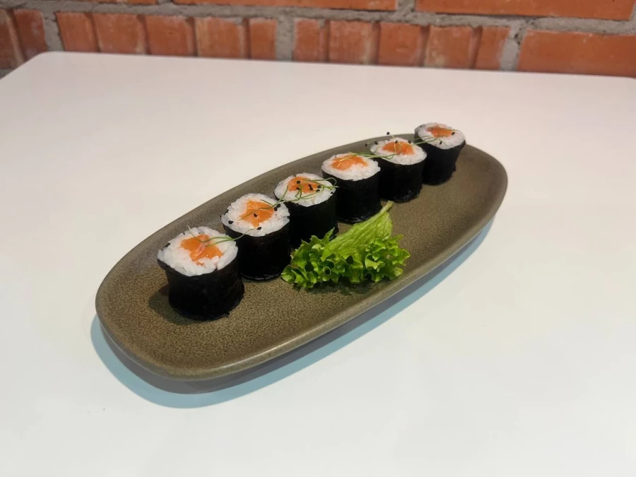 Маки ролл с лососем