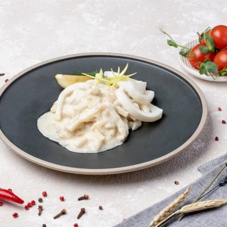 Кальмар в сливочном соусе