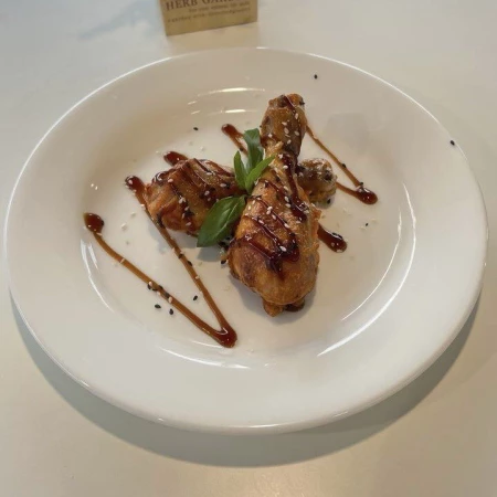 Голень цыпленка запеченая