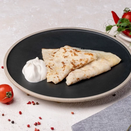 Блинчики румяные со сметаной