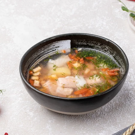 Уха с белой и красной рыбой