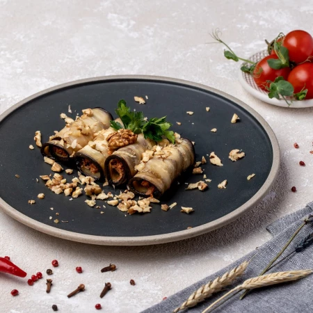Рулетики из баклажанов с ореховой начинкой
