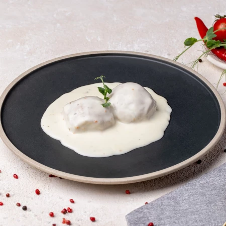 Тефтели куриные с соусом "Бешамель" 