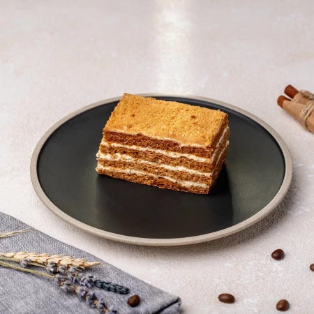 Пирожное медовик