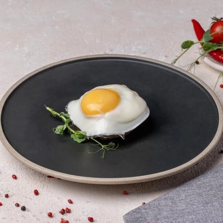 Бифштекс с  яйцом