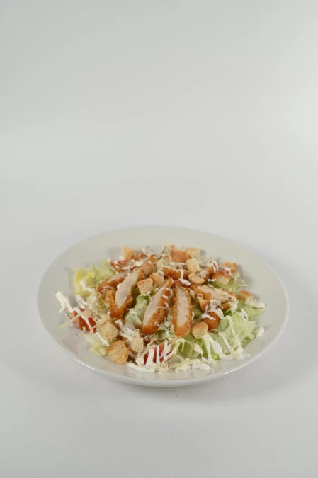 Салат Цезарь с курицей