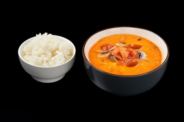 Том-Ям с креветками и рисом