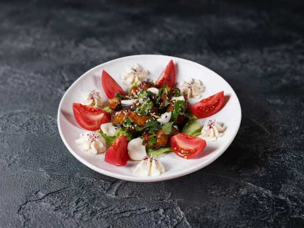 Салат с хрустящими баклажанами