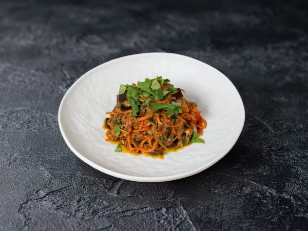 Пряный баклажан по-азиатски с кинзой и соевым маринадом