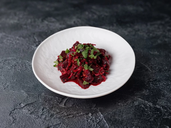 Свекольный деликатес с грецким орехом и медово-гранатовым соусом наршараб