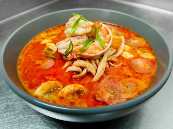 Том ям с морепродуктами