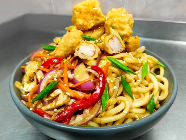 Вок с креветкой темпура