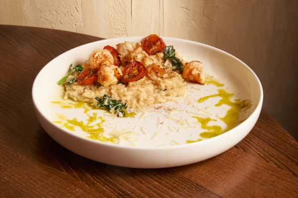 Ризотто со шпинатом, креветкой  и вяленными томатами