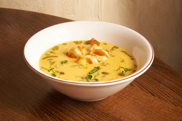 Тыквенный крем-суп с креветкой и семенами тыквы