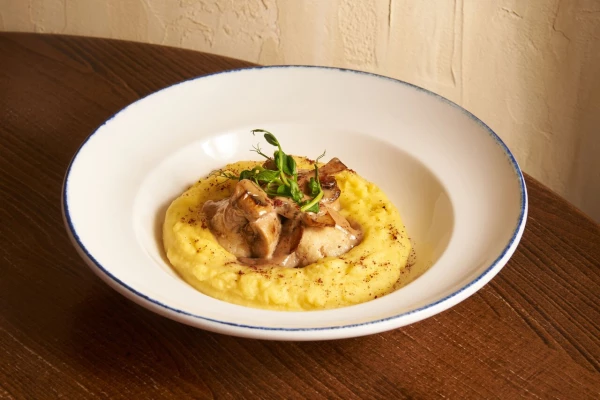 Фрикадельки куринные с картофельным пюре и шампиньонами