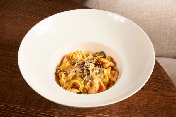 Паста с креветкой и цукини в соусе Путтанеска