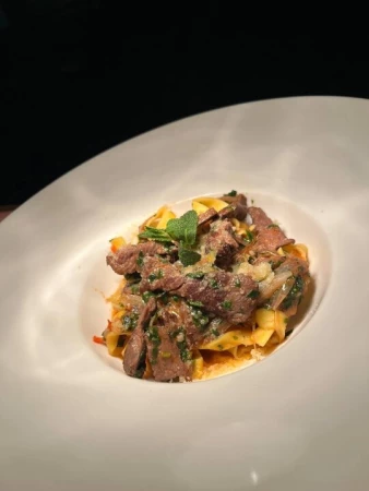 Паста с говядиной под соусом Аррабиата