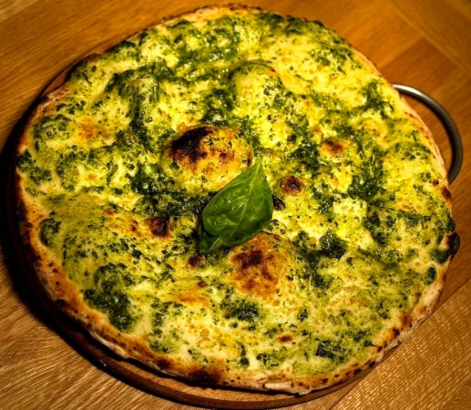 Фокачча с соусом песто