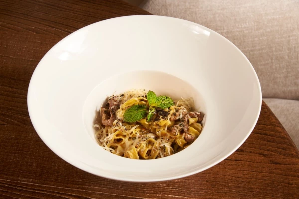 Паста с говядиной под соусом Аррабиата