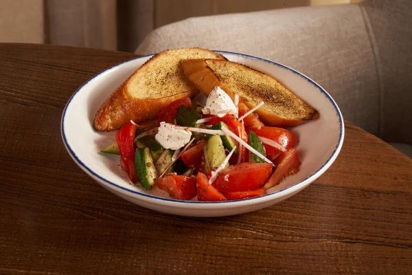 Панцанелла (аля-греко) с крутоном и крем-фетой