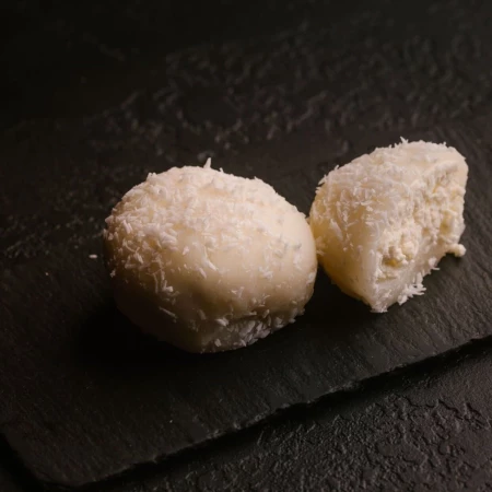 Моти с кокосом .