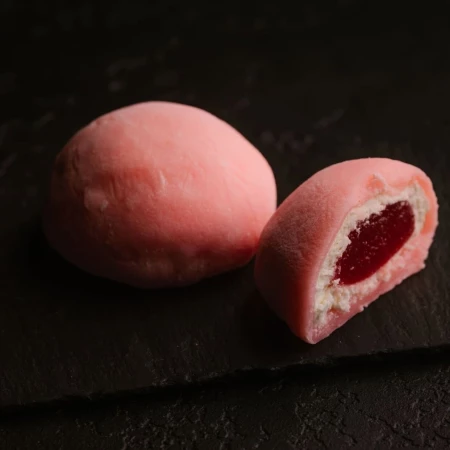 Моти с клубникой .