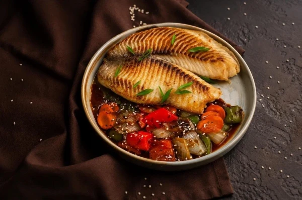 Окунь с овощами