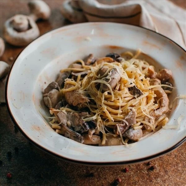 Паста с цыпленком и шампиньонами