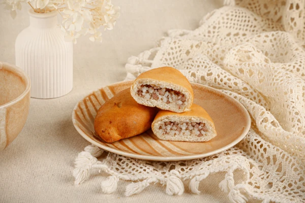 Мини пирожок с мясом и рисом