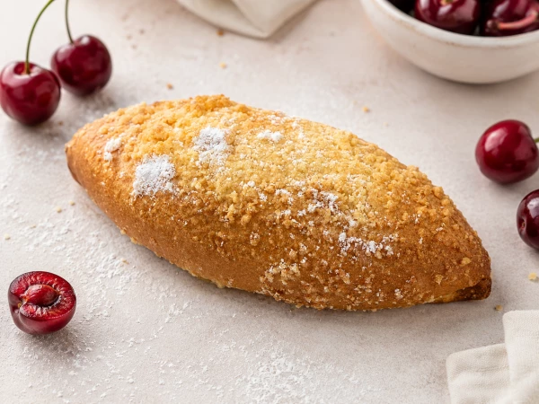 Мини пирожок с вишней