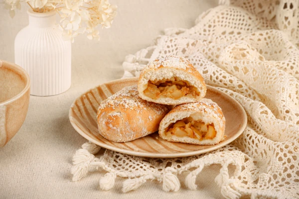Мини пирожок с яблоком
