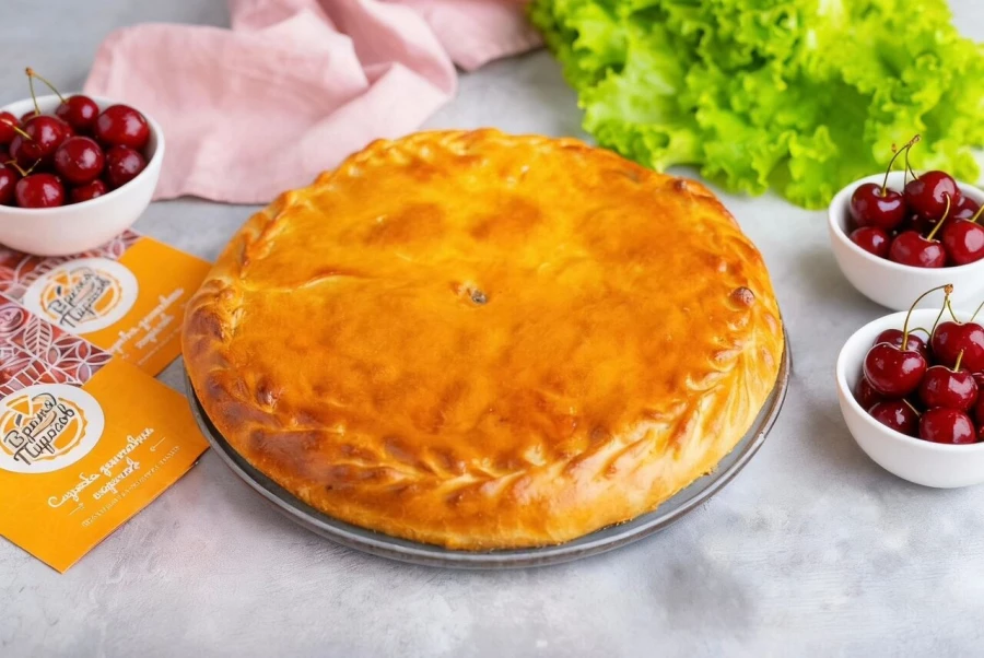 Осетинский с вишней